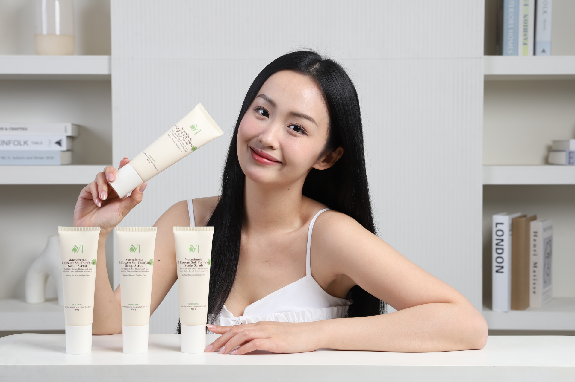 Tẩy tế bào chết da đầu dầu Mắc Ca và muối Epsom